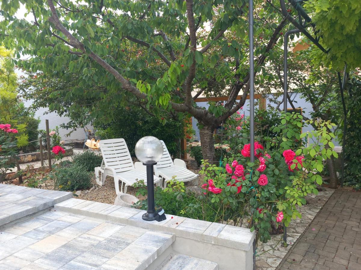 Apartman Ivona U Prizemlju มาลินสกา ภายนอก รูปภาพ