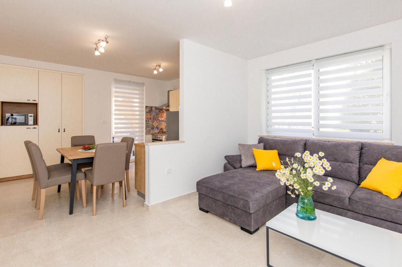 Apartman Ivona U Prizemlju มาลินสกา ภายนอก รูปภาพ