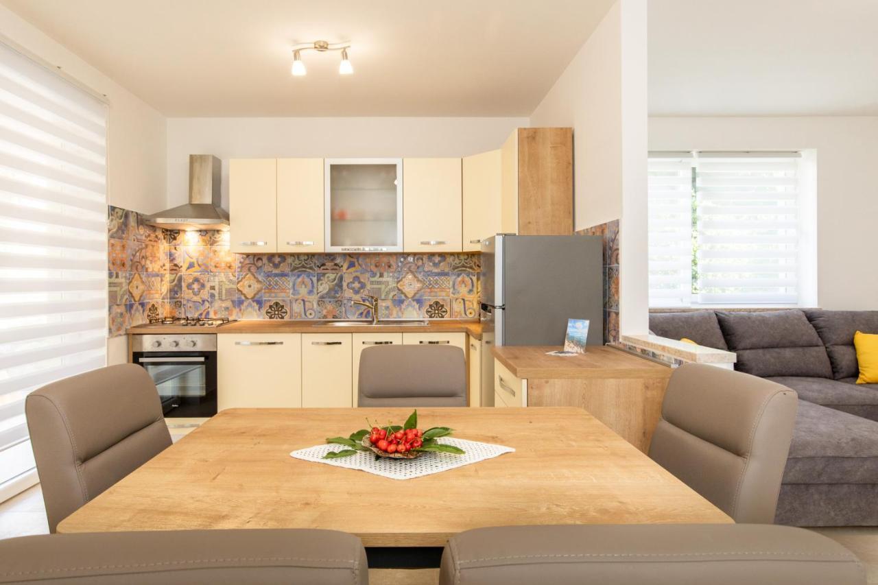 Apartman Ivona U Prizemlju มาลินสกา ภายนอก รูปภาพ